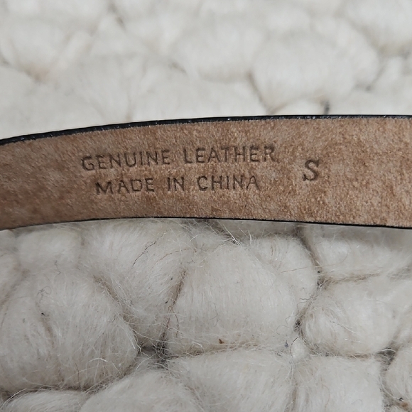 Elegant Black and Gold Women's Belt - Picture 2 of 2